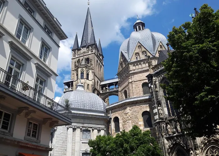 Altes Rathaus * آخن